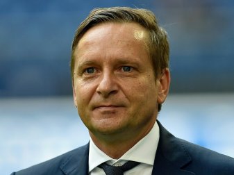 Horst Heldt sucht nach Verstärkungen für die Rückrunde(PIXATHLON/SID) Horst Heldt sucht nach Verstärkungen für die Rückrunde(PIXATHLON/SID)