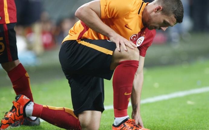 Lukas Podolski erwägt Wechsel wegen Terrorgefahr (Quelle: FIRO/SID)