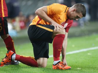 Lukas Podolski erwägt Wechsel wegen Terrorgefahr (Quelle: FIRO/SID) Lukas Podolski erwägt Wechsel wegen Terrorgefahr (Quelle: FIRO/SID)