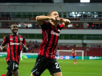 Leverkusens Torschütze Florian Wirtz (r) jubelt nach seinem Treffer. Foto: Marius Becker/dpa Leverkusens Torschütze Florian Wirtz (r) jubelt nach seinem Treffer. Foto: Marius Becker/dpa