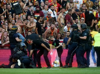 Lens gegen Lille: Erneut Ausschreitungen in der Ligue 1 Lens gegen Lille: Erneut Ausschreitungen in der Ligue 1