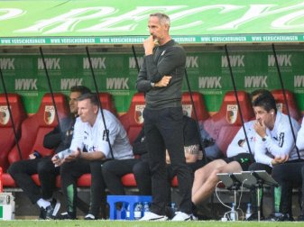 Startet als Trainer in Mönchengladbach exakt so schwach wie einst in Frankfurt: Adi Hütter (M). Foto: Matthias Balk/dpa Startet als Trainer in Mönchengladbach exakt so schwach wie einst in Frankfurt: Adi Hütter (M). Foto: Matthias Balk/dpa
