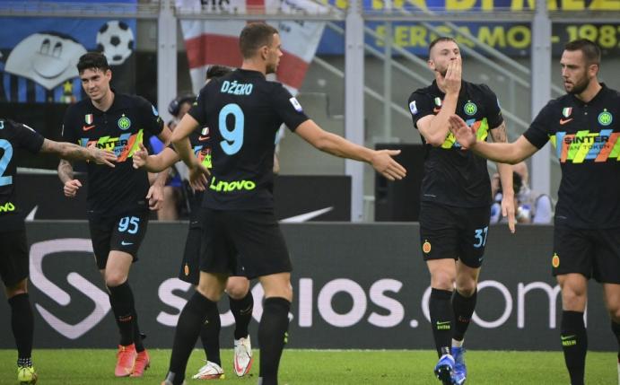 Inter feiert Kantersieg gegen Bologna
