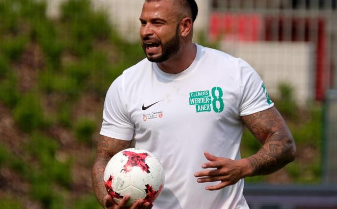 Tim Wiese bei einem Benefizspiel im Jahr 2017. Foto: picture alliance / Peter Steffen/dpa