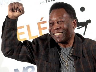 Pelé setzt auf gute Laune als «beste Medizin». Foto: Mourad Balti Touati/EPA/dpa Pelé setzt auf gute Laune als «beste Medizin». Foto: Mourad Balti Touati/EPA/dpa