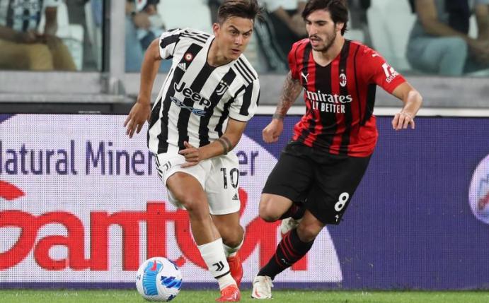 Paulo Dybala (l) leistete sich mit Juventus Turin einen Fehlstart. Foto: Jonathan Moscrop/CSM via ZUMA Wire/dpa