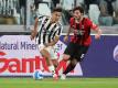 Paulo Dybala (l) leistete sich mit Juventus Turin einen Fehlstart. Foto: Jonathan Moscrop/CSM via ZUMA Wire/dpa