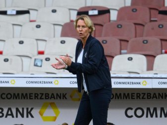 Bundestrainerin Martina Voss-Tecklenburg freut sich über die Einschaltquote. Foto: Robert Michael/dpa-Zentralbild/dpa Bundestrainerin Martina Voss-Tecklenburg freut sich über die Einschaltquote. Foto: Robert Michael/dpa-Zentralbild/dpa