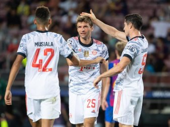 Auch die Trikots der Bayern-Stars um Jamal Musiala, Thomas Müller und Robert Lewandowski (l-r) sorgten für Aufsehen. Foto: Sven Hoppe/dpa Auch die Trikots der Bayern-Stars um Jamal Musiala, Thomas Müller und Robert Lewandowski (l-r) sorgten für Aufsehen. Foto: Sven Hoppe/dpa