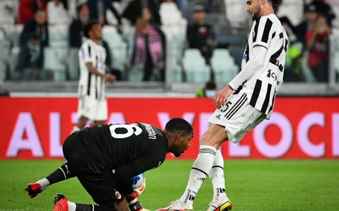 Mike Maignan (l.) wurde von Juve-Fan beleidigt