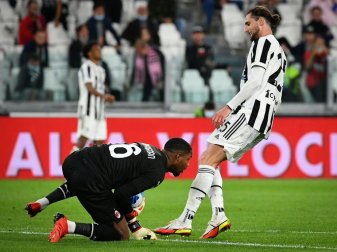 Mike Maignan (l.) wurde von Juve-Fan beleidigt Mike Maignan (l.) wurde von Juve-Fan beleidigt