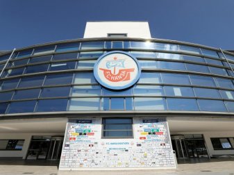 Hansa Rostock darf coronabedingt nur 14.500 Zuschauern im Heimspiel gegen den FC Schalke 04 Einlass gewähren. Foto: Bernd Wüstneck/dpa-Zentralbild/dpa