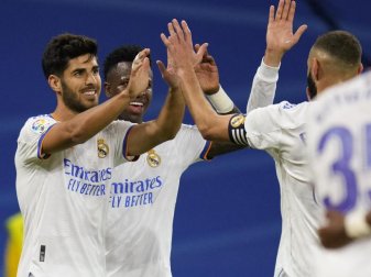 Marco Asensio (l) von Real Madrid jubelt nach dem zweiten Tor seiner Mannschaft. Foto: Manu Fernandez/AP/dpa Marco Asensio (l) von Real Madrid jubelt nach dem zweiten Tor seiner Mannschaft. Foto: Manu Fernandez/AP/dpa