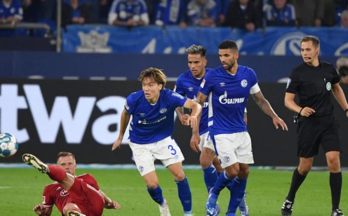 Schalke: Wer ersetzt Victor Pálsson gegen Rostock?