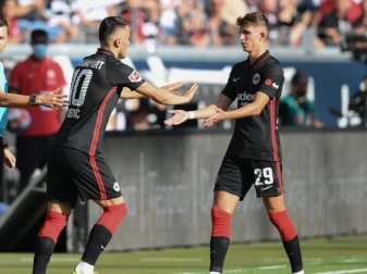 Frankfurt muss eventuell auf Jesper Lindström (r) verzichten. Foto: Arne Dedert/dpa Frankfurt muss eventuell auf Jesper Lindström (r) verzichten. Foto: Arne Dedert/dpa