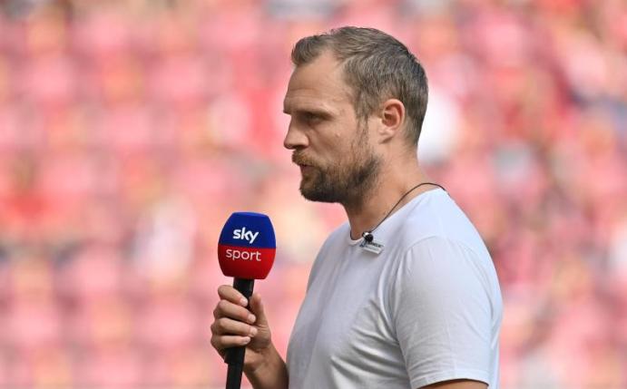 Der Mainzer Trainer Bo Svensson sieht im Duell mit Leverkusen kein Spitzenspiel. Foto: Torsten Silz/dpa