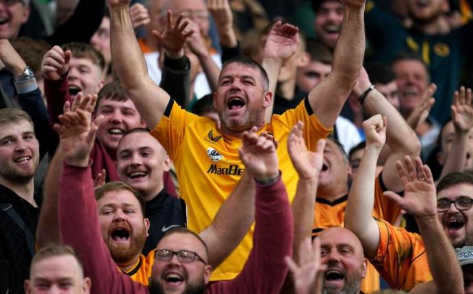 Wolverhampton-Fans während der Partie gegen Manchester United. (Symbolbild). Foto: Nick Potts/PA Wire/dpa