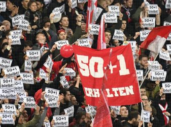 Freiburger Fans bekennen sich zum Erhalt der 50+1-Regel. Foto: Patrick Seeger/dpa/Archiv Freiburger Fans bekennen sich zum Erhalt der 50+1-Regel. Foto: Patrick Seeger/dpa/Archiv