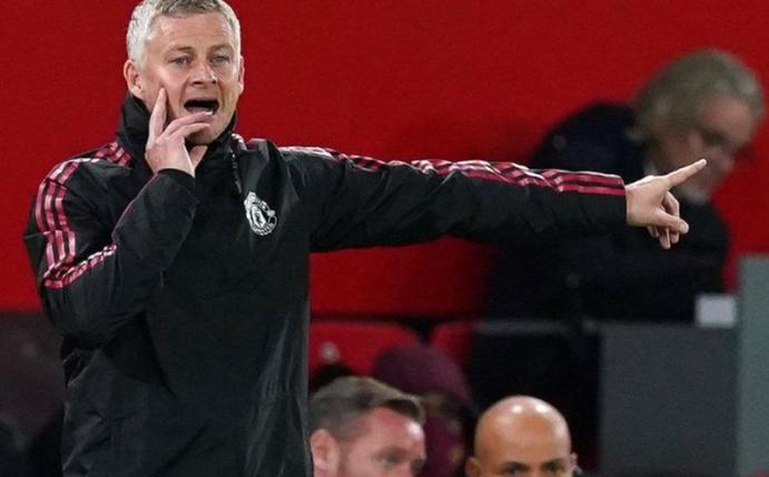 Ole Gunnar Solskjaer, Trainer von Manchester United an der Seitenlinie . Foto: Martin Rickett/PA Wire/dpa