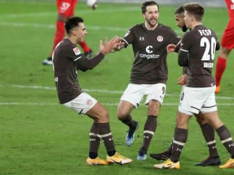 Der FC St. Pauli holt drei Punkte in Karlsruhe Der FC St. Pauli holt drei Punkte in Karlsruhe