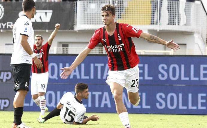 AC Mailands Daniel Maldini feiert seinen Treffer zur 1:0-Führung. Foto: Tano Pecoraro/LaPresse/AP/dpa