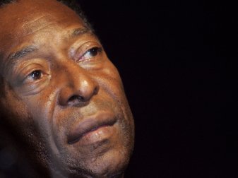 Pele gratuliert Lionel Messi mit Verspätung zum Rekord Pele gratuliert Lionel Messi mit Verspätung zum Rekord