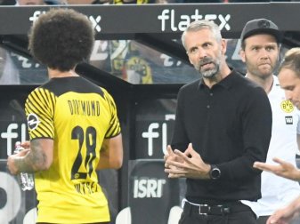Dortmunds Trainer Marco Rose (M) gibt Axel Witsel (l) Anweisungen. Foto: Bernd Thissen/dpa Dortmunds Trainer Marco Rose (M) gibt Axel Witsel (l) Anweisungen. Foto: Bernd Thissen/dpa