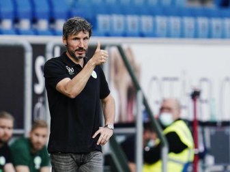 Die Niederlage gegen 1899 Hoffenheim kam unerwartet für Wolfsburgs Trainer Mark van Bommel. Foto: Uwe Anspach/dpa Die Niederlage gegen 1899 Hoffenheim kam unerwartet für Wolfsburgs Trainer Mark van Bommel. Foto: Uwe Anspach/dpa