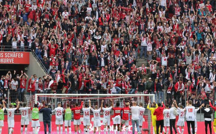 Das Rheinenergiestadion wird fast wieder voll gemacht
