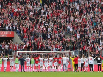 Das Rheinenergiestadion wird fast wieder voll gemacht Das Rheinenergiestadion wird fast wieder voll gemacht