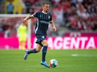 Bochums Simon Zoller führt den Ball im Dribbling am Fuß. Foto: Marius Becker/dpa Bochums Simon Zoller führt den Ball im Dribbling am Fuß. Foto: Marius Becker/dpa