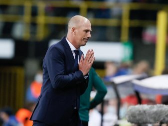 Trainer Philippe Clement macht den FC Brügge vor dem Spiel in Leipzig kleiner. Foto: Bruno Fahy/BELGA/dpa Trainer Philippe Clement macht den FC Brügge vor dem Spiel in Leipzig kleiner. Foto: Bruno Fahy/BELGA/dpa