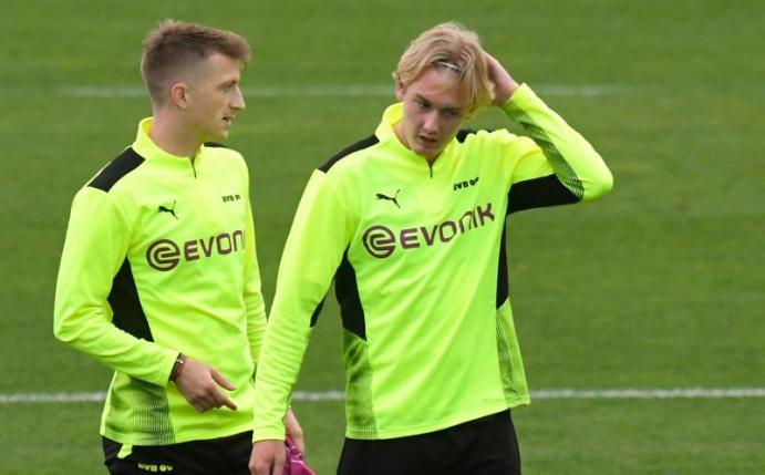Könnten beim BVB gegen Sporting Lissabon wieder eingesetzt werden: Marco Reus (l) und Julian Brandt beim Training. Foto: Bernd Thissen/dpa