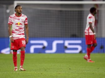 Nach dem Spiel lassen die Leipziger die Köpfe hängen. Foto: Jan Woitas/dpa-Zentralbild/dpa Nach dem Spiel lassen die Leipziger die Köpfe hängen. Foto: Jan Woitas/dpa-Zentralbild/dpa