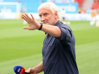 Völler will dem Fußballgeschäft nicht komplett entsagen Völler will dem Fußballgeschäft nicht komplett entsagen