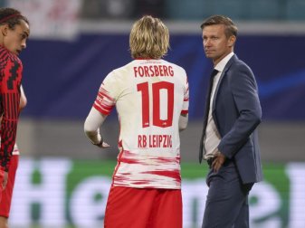 Leipzigs Trainer Jesse Marsch (r) war negativ überrascht vom Einbruch seiner Mannschaft. Foto: Jan Woitas/dpa-Zentralbild/dpa Leipzigs Trainer Jesse Marsch (r) war negativ überrascht vom Einbruch seiner Mannschaft. Foto: Jan Woitas/dpa-Zentralbild/dpa