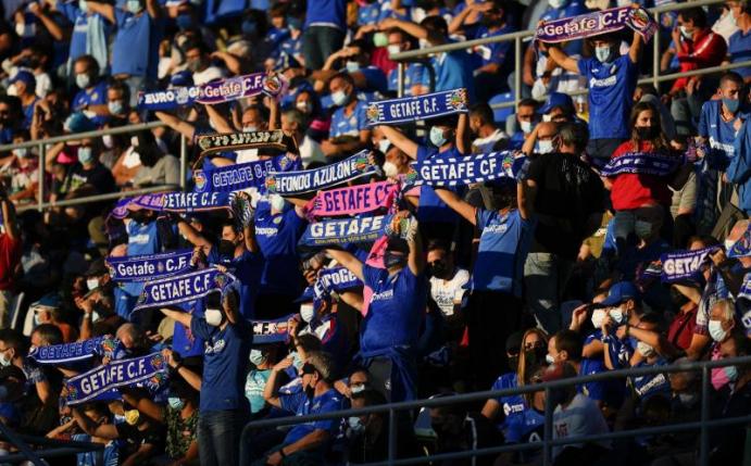 In Spanien dürfen die Stadien wieder restlos gefüllt werden. Foto: Manu Fernandez/AP/dpa