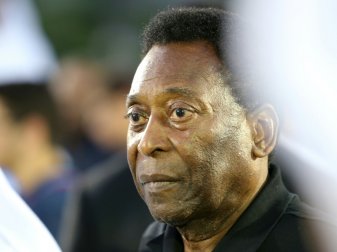 Pele hat eine Tumor-Operation hinter sich Pele hat eine Tumor-Operation hinter sich
