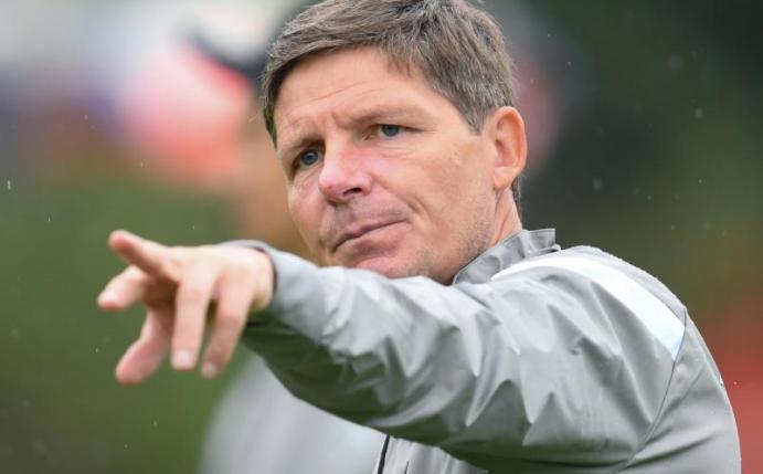 Steht mit Frankfurt in Antwerpen unter Druck: Eintracht-Coach Oliver Glasner. Foto: Arne Dedert/dpa