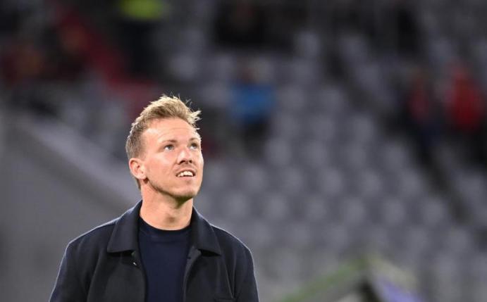 Münchens Trainer Julian Nagelsmann kommt vor dem Spiel gegen Dynamo Kiew in der Allianz Arena an. Foto: Sven Hoppe/dpa