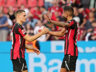Florian Wirtz (l.) trifft erneut für Leverkusen Florian Wirtz (l.) trifft erneut für Leverkusen