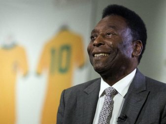 Die brasilianische Fußball-Legende Pelé ist wieder zu Hause. Foto: Will Oliver/EPA/dpa Die brasilianische Fußball-Legende Pelé ist wieder zu Hause. Foto: Will Oliver/EPA/dpa