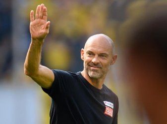 Trainer Alexander Schmidt will die Meinung der Dresden-Fans respektieren. Foto: Robert Michael/dpa-Zentralbild/dpa Trainer Alexander Schmidt will die Meinung der Dresden-Fans respektieren. Foto: Robert Michael/dpa-Zentralbild/dpa
