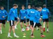 Die Spieler von Holstein Kiel bekommen einen neuen Trainer. Foto: Daniel Reinhardt/dpa