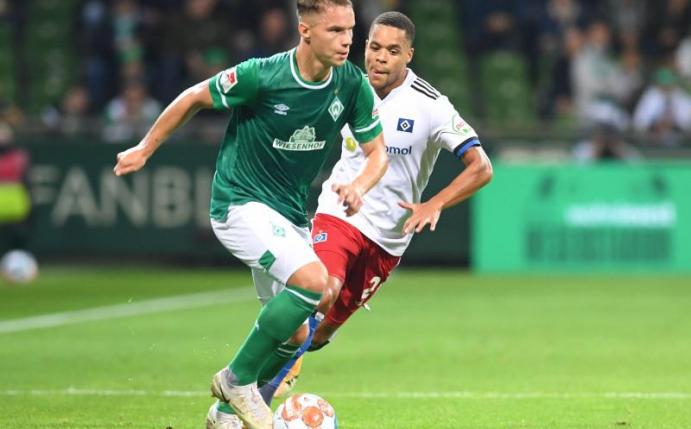 Niklas Schmidt bleibt beim SV Werder Bremen. Foto: Carmen Jaspersen/dpa