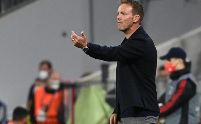 Bayern-Trainer Julian Nagelsmann muss Benjamin Pavard ersetzen. Foto: Sven Hoppe/dpa