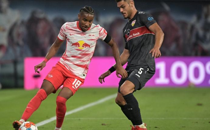 Mavropanos (r.) baute die Führung für Stuttgart aus