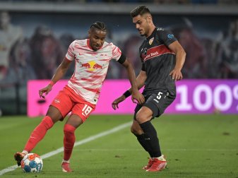Mavropanos (r.) baute die Führung für Stuttgart aus Mavropanos (r.) baute die Führung für Stuttgart aus