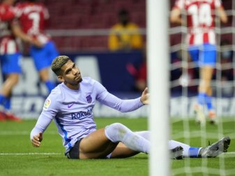 Barcelonas Ronald Araujo reagiert nach dem Führungstreffer von Lemar von Atletico Madrid. Foto: Manu Fernandez/AP/dpa Barcelonas Ronald Araujo reagiert nach dem Führungstreffer von Lemar von Atletico Madrid. Foto: Manu Fernandez/AP/dpa