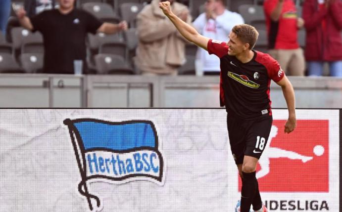 Nils Petersen war wieder einmal der Matchwinner für die Freiburger. Foto: Soeren Stache/dpa-Zentralbild/dpa